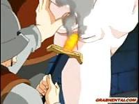 Ein vollbusiges Girl wird mit einem Schwert bestraft