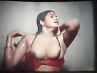 Sexy amateur Indian bathes in glory