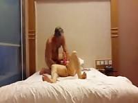 Asiatische MILF in Hotel gefickt