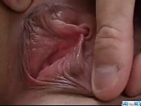 Petite chatte japonaise remplie de sperme