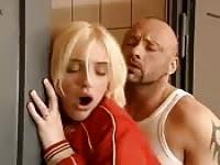 Deutsches blondes Teenluder von Hausi gefickt