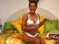 Paola se fait remplir la chatte